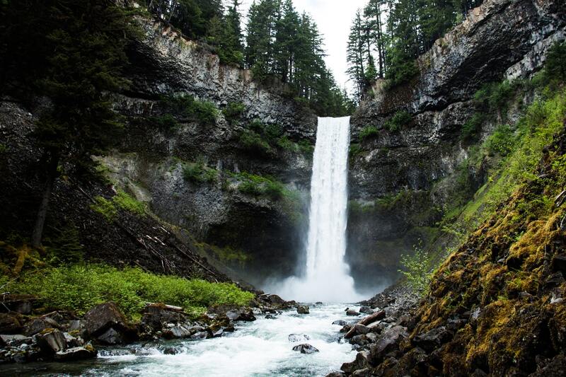 BC waterfalls tour Vancouver limo